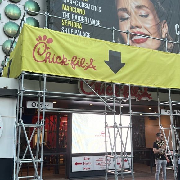 Las Vegas Aritzia - Picture 6 of 13